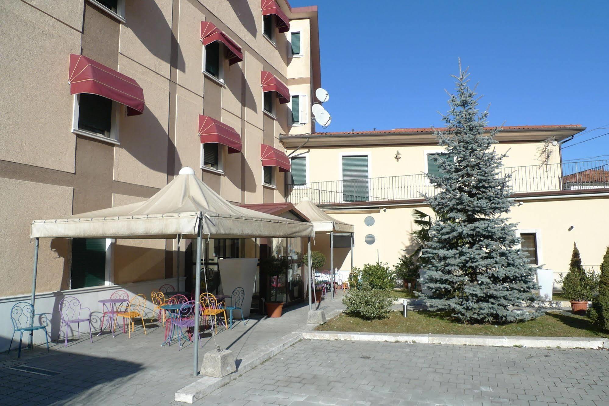 Hotel De Meis Capistrello Exterior photo